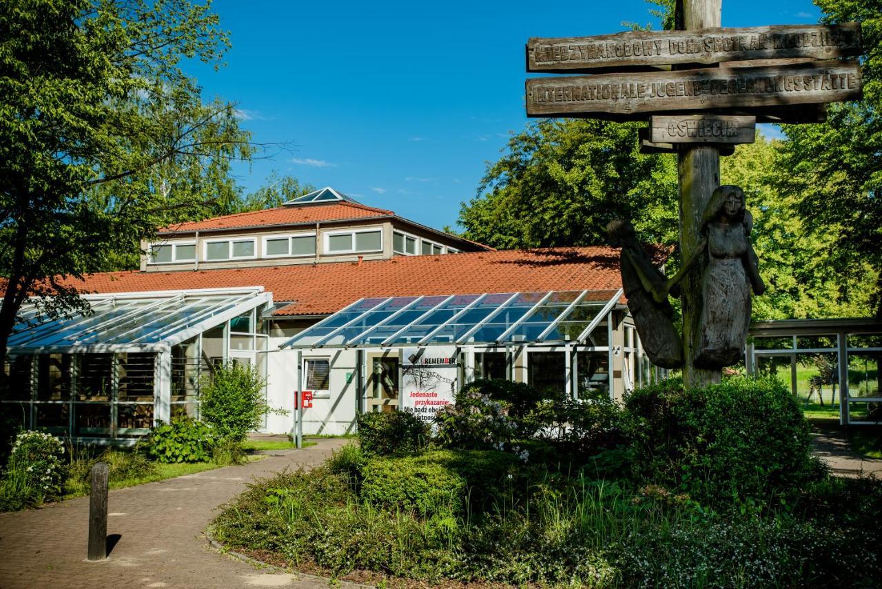 Miedzynarodowy Dom Spotkan Mlodziezy W Oswiecimiu ภายนอก รูปภาพ